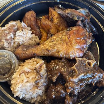 Back A Yard Caribbean Grill - Jerk Chicken and Beef Oxtails Combo - Caribbean Near Me - Campbell, California Back A Yard Caribbean Grill - Jerk Chicken and Beef Oxtails Combo - Caribbean Near Me - Campbell, California