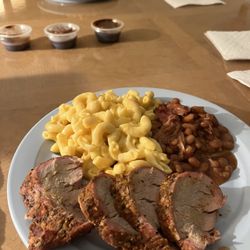 Big Don'S  BBQ - Slices of tenderloin, beans and Mac and cheese.