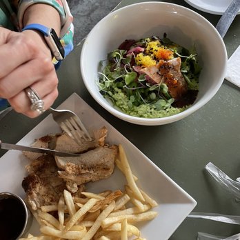 Edison James Island - Kids chicken breast and mom had tuna - Seafood Near Me - Charleston, South Carolina