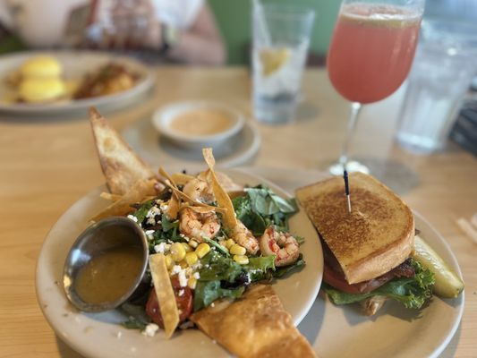 The Toasted Yolk Cafe