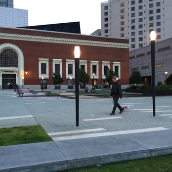Jessie Square - Great place to hang out with your dog (watch out for K9 land mines in the grass) - Parks Near Me - San Francisco, California Jessie Square - Great place to hang out with your dog (watch out for K9 land mines in the grass) - Parks Near Me - San Francisco, California