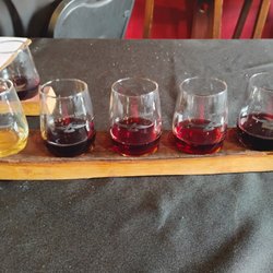 White Raven Winery - Wine flight