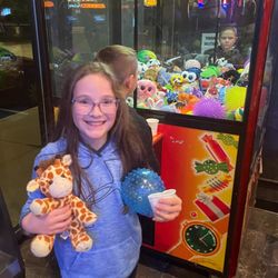 The Hangout Arcade - Winning  at the claw machine