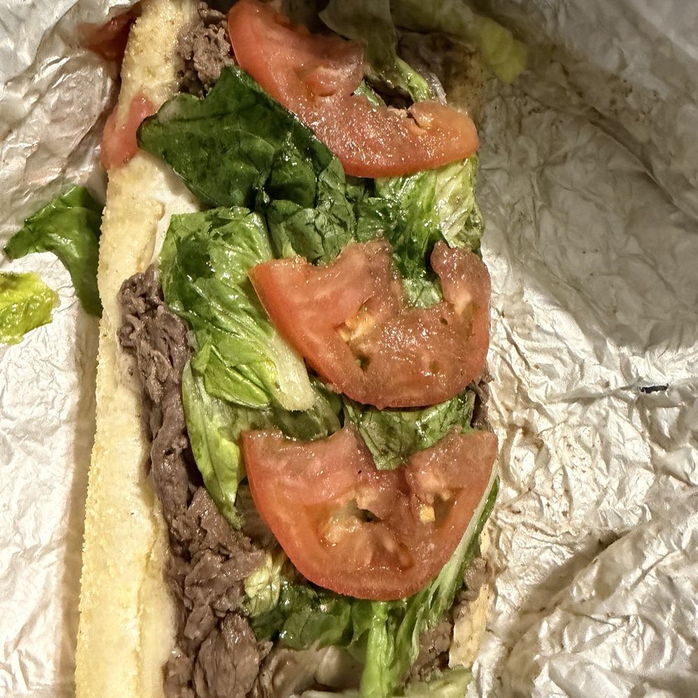 Traditional steak with lettuce and tomatoes Traditional steak with lettuce and tomatoes