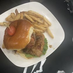 9Five Kitchen and Bar - Smash burger