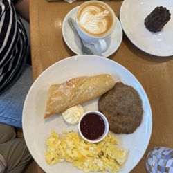 Cafe Clement - Breakfast plate, sausage