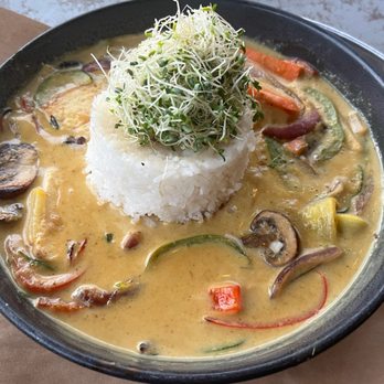 1909 - Yellow Curry Tofu Nice combination of vegetables  *please ask before using fish sauce, thank you - Bars Near Me - Temecula, California