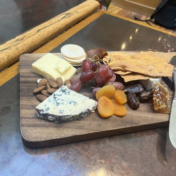 Hotel DeBrett - Cheese plate - Hotels Near Me - Auckland, AUK