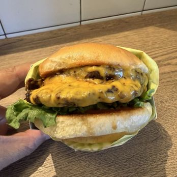 Tiny’s - Double cheeseburger - Burgers Near Me - Costa Mesa, California Tiny’s - Double cheeseburger - Burgers Near Me - Costa Mesa, California