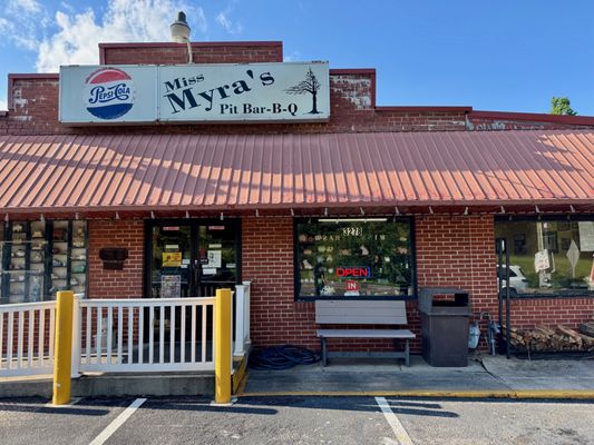 Miss Myra's Pit Bar B Q by null