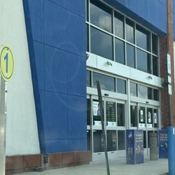 Best Buy - Store front from Store/Curbside pickup area