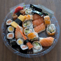 T&T Supermarket - Kumiawase sushi set