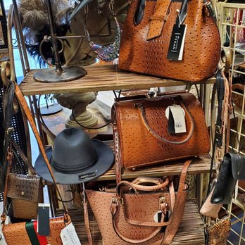 Ostrichland USA - Giftshop - Attraction Farms Near Me - Solvang, California