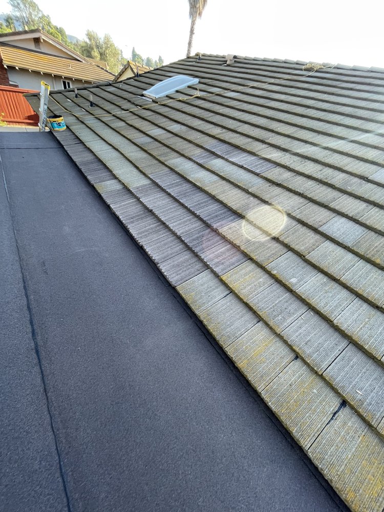 Slide of Alvarez Roofing