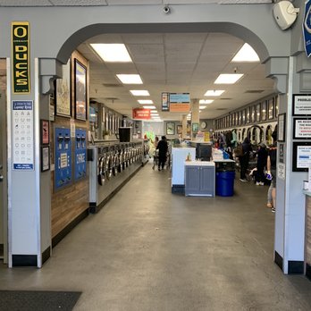 El Camino Laundromat - Rows of cleaning well maintained washers and dryers - Laundromat Near Me - Mountain View, California