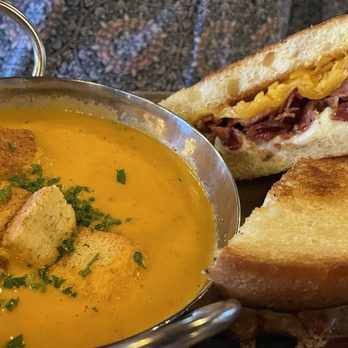 Cob & Pen - Grilled Cheese with Bacon and Tomato Soup. Really good. Lots of flavors. - Beer Bar Near Me - Lakeland, Florida