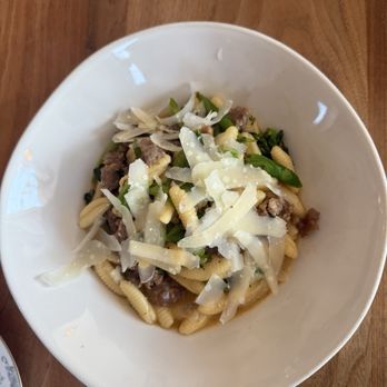 Festina Lente - Pasta with sausage and snap peas - Italian Near Me - Kittery, Maine Festina Lente - Pasta with sausage and snap peas - Italian Near Me - Kittery, Maine