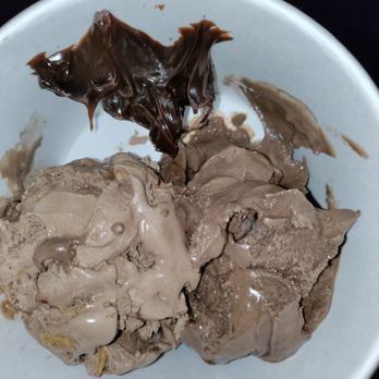 Baskin-Robbins - 2 scoops and "hot" fudge. These are NOT the 4 oz scoops I paid for, and 2 tsp of solid fudge is NOT what I paid for either. - Ice Cream & Frozen Yogurt Near Me - Burbank, California Baskin-Robbins - 2 scoops and "hot" fudge. These are NOT the 4 oz scoops I paid for, and 2 tsp of solid fudge is NOT what I paid for either. - Ice Cream & Frozen Yogurt Near Me - Burbank, California