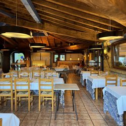 Asador San Martin - Interior front room