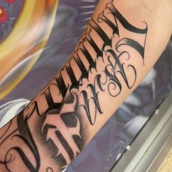 La Raza Tattoo - Custom lettering