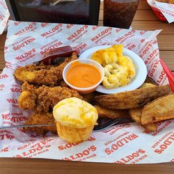 Tender Plate with Potato wedges and Mac'n'cheese