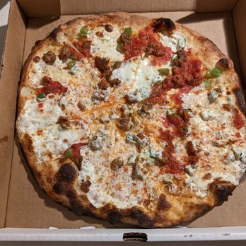 Grimaldi's Pizzeria - 12" Traditional Pizza with Italian Sausage and Green Peppers. Good, but some parts were burnt. There is room for improvement - Pizza Near Me - San Antonio, Texas Grimaldi's Pizzeria - 12" Traditional Pizza with Italian Sausage and Green Peppers. Good, but some parts were burnt. There is room for improvement - Pizza Near Me - San Antonio, Texas