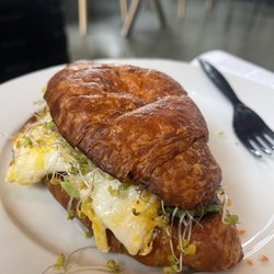PhiloÇoffee - Veggie Egg, Veggie & Cheddar Croissant