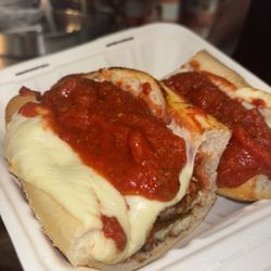 Mythos Pizzeria