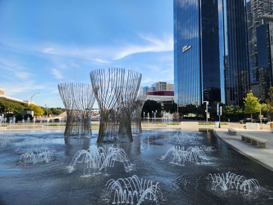 Klyde Warren Park by null