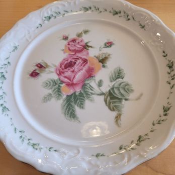 Leader - Beautiful floral plate. - Scandinavian Near Me - Cambridge, Minnesota