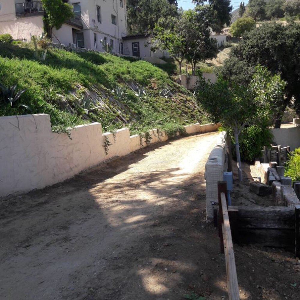 Martinez Gardening Services - a dirt path leading to a house - Tree Services Near Me - Glendale, California Martinez Gardening Services - a dirt path leading to a house - Tree Services Near Me - Glendale, California