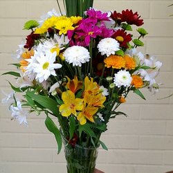 Floricultura Guimarães - Vaso com flores mistas