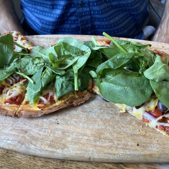 Café de la Gare Rosemère - Vegan and gluten-free pizza with faux cheese. CAULIFLOWER CRUST EVER! - Bistros Near Me - Rosemère, Quebec Café de la Gare Rosemère - Vegan and gluten-free pizza with faux cheese. CAULIFLOWER CRUST EVER! - Bistros Near Me - Rosemère, Quebec
