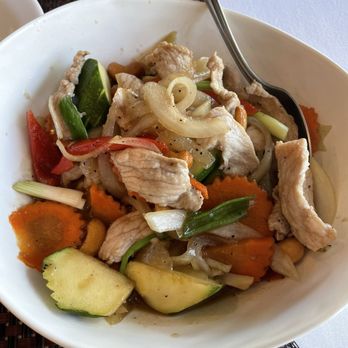 Bai Tong Thai Bistro - Cashew chicken - Thai Near Me - Saratoga, California Bai Tong Thai Bistro - Cashew chicken - Thai Near Me - Saratoga, California