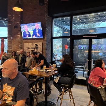 Finneys Crafthouse - Porter Ranch - New American Near Me - Porter Ranch, California