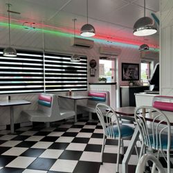 Gillis' Drive-In Restaurant - Awesome with music to sing to