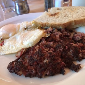 Marrocco's - Egg with hot peppers, and a side of corned beef hash - Italian Near Me - Ward, Colorado