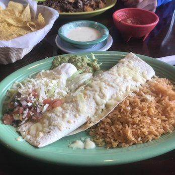 Tres Caminos - Mexican Near Me - Caseyville, Illinois