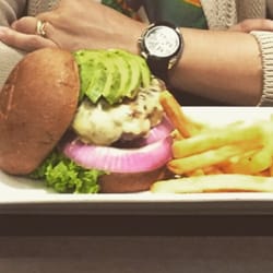 Ruby Tuesday - Avocado Burger, un clásico