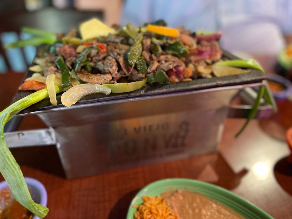 El Viejo Tony Bar and Grill