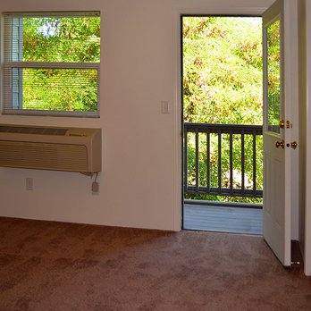 Allen Ranch Estates - Master bedroom balcony. - Apartments Near Me - Grants Pass, Oregon