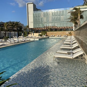 Secrets The Vine Cancun - Large lap pool & Daily Volleyball games - Hotels Near Me - Cancún, ROO