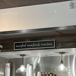 Flor's Diner - Slogan by counter
