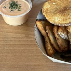 Seven Brothers Burgers - Home fries - small sized portion. We got our fill easily.