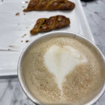 Paris Baguette - Latte with Heart - Bakeries Near Me - Carrollton, Texas Paris Baguette - Latte with Heart - Bakeries Near Me - Carrollton, Texas