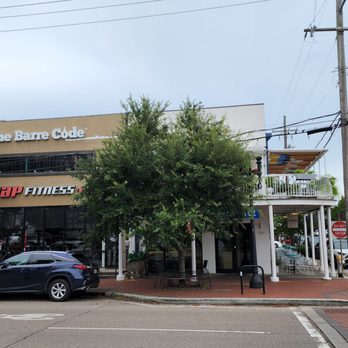 Junior's on Harrison - side view - New American Near Me - New Orleans, Louisiana Junior's on Harrison - side view - New American Near Me - New Orleans, Louisiana