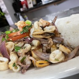 Saltado De Mariscos
