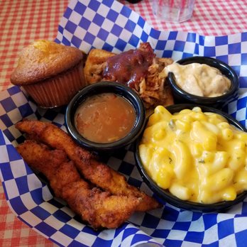 Famous Dave's Bar-B-Que - Shredded Pork and catfish fingers lunch platter - Barbeque Near Me - Madison, Wisconsin Famous Dave's Bar-B-Que - Shredded Pork and catfish fingers lunch platter - Barbeque Near Me - Madison, Wisconsin