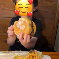 Gilligan's Seafood Restaurant - Beaufort - Nephews burger was as big as his face lol
