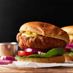 DeLukas Restaurant and Bar - Fried chicken sandwich